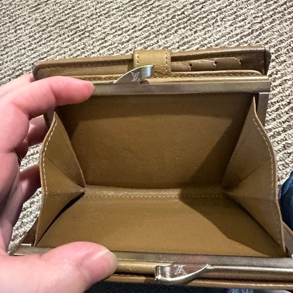 Louis Vuitton Authenticated Wallet EUC - Picture 11 of 11